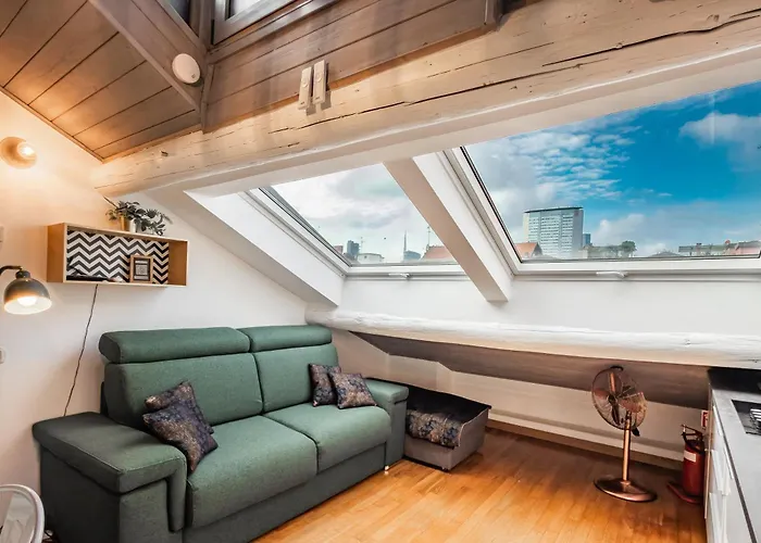 Station 5 Min The Skyshouse *