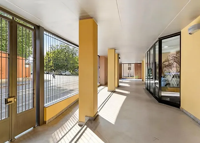 Elegant Retreat With Sunny Terrace & Excellent Metro Links Mediolan