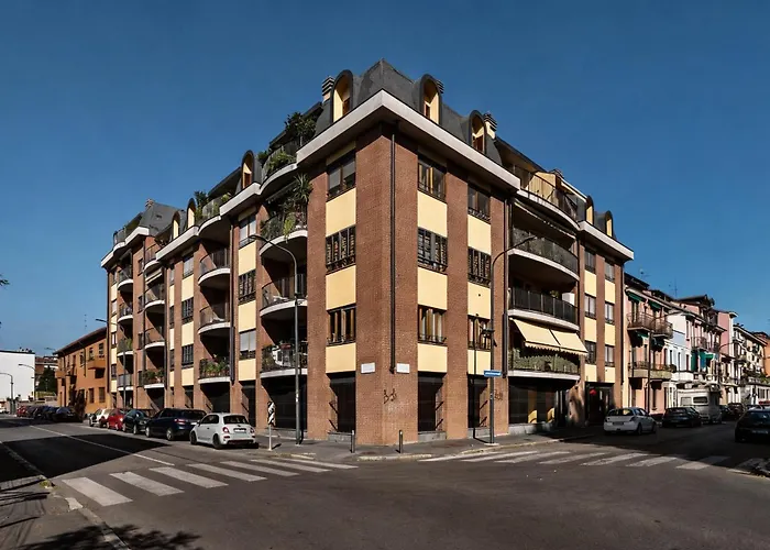 Elegant Retreat With Sunny Terrace & Excellent Metro Links