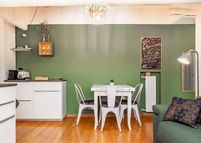 Station 5 Min The Skyshouse *