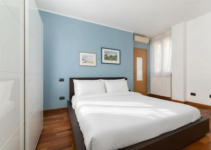 Elegant Retreat With Sunny Terrace & Excellent Metro Links Apartament *