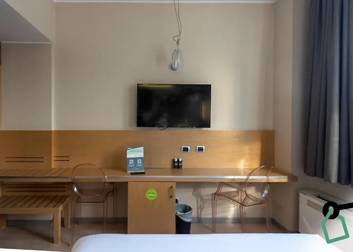 Hotel Hotiday Navigli 4*