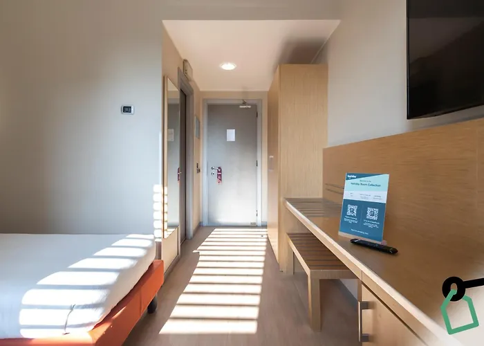 Hotiday Navigli Hotell 4*