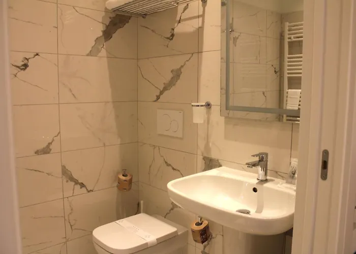 Hotell Homa Certosa District 2*