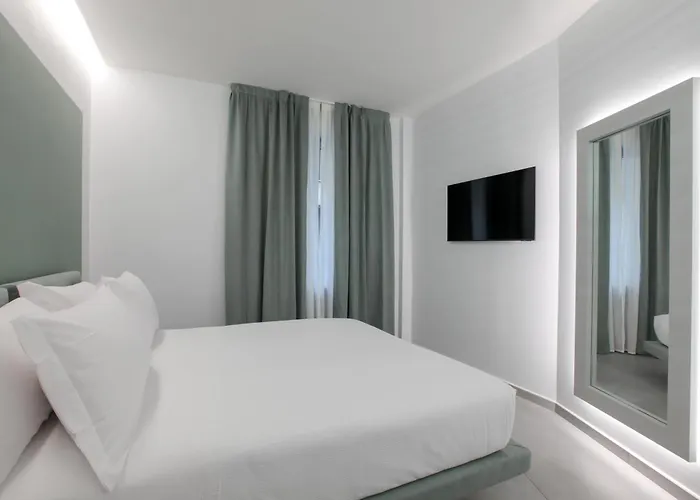 The Grove Hotel *