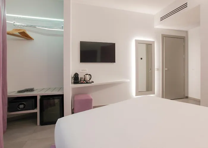 The Grove Hotel *