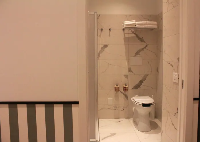 Hotell Homa Certosa District 2*