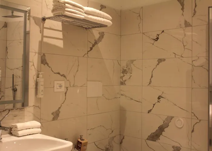 Hotell Homa Certosa District 2*