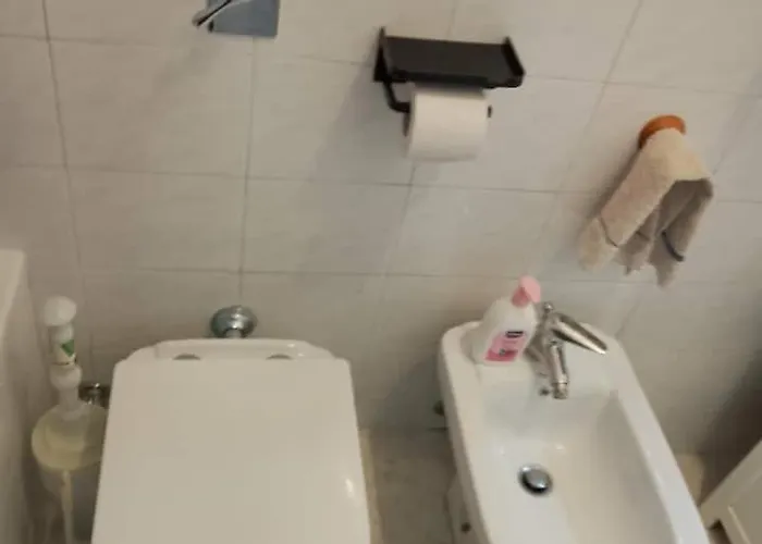 Stanza Matrimoniale Comoda, A 5 Minuti A Piedi Dalla Metro, Perfetta Per Muoversi A Privatunterkunft