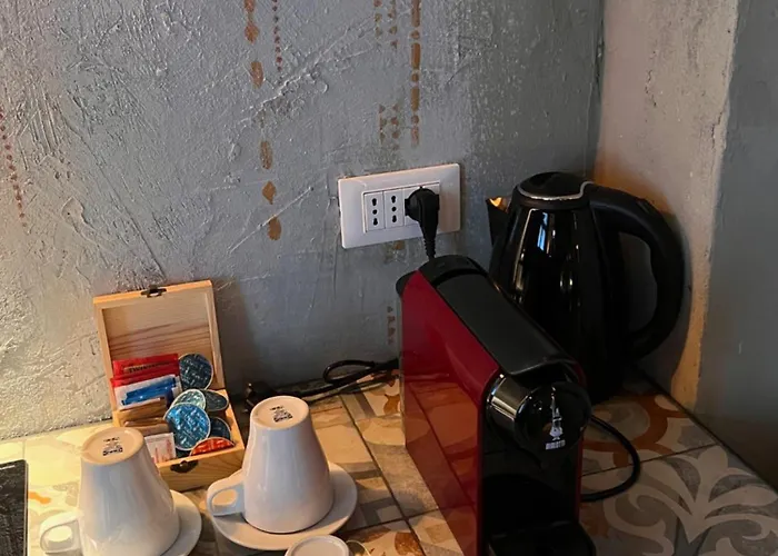 Orange Moon Vibrant Modern Luxury Loft * Milánó