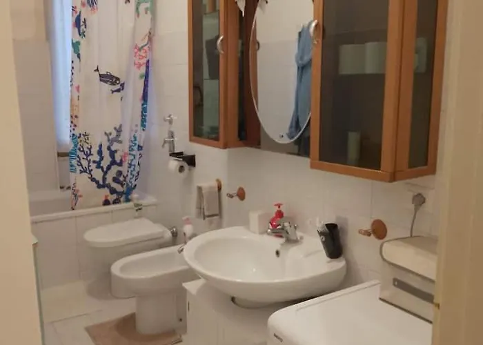 Stanza Matrimoniale Comoda, A 5 Minuti A Piedi Dalla Metro, Perfetta Per Muoversi A Homestay szállás Milánó