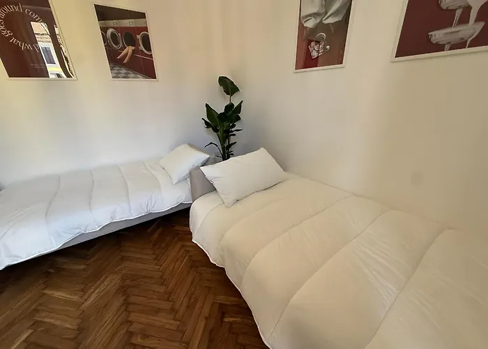 בית נופש Newly Renovated 2Br Near Bocconi & Metro מילאנו