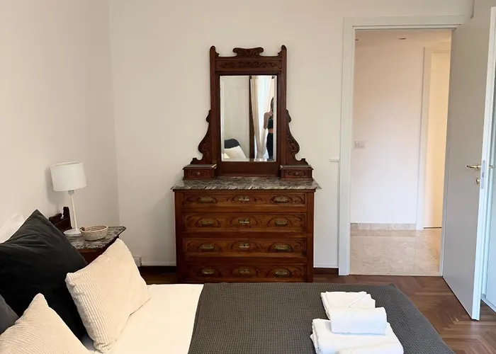 Solari Design District- 4 Mega Siute Nyaraló *