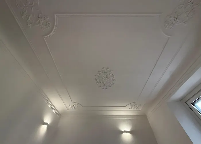 Vakantiehuis Newly Renovated 2br Near Bocconi & Metro Milaan