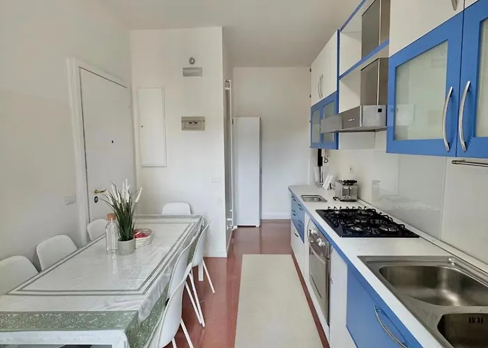 Solari Design District- 4 Mega Siute Nyaraló *