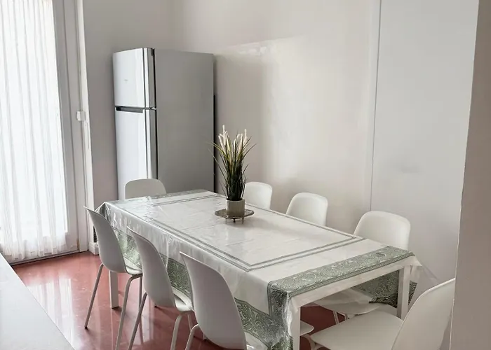 Solari Design District- 4 Mega Siute בית נופש *