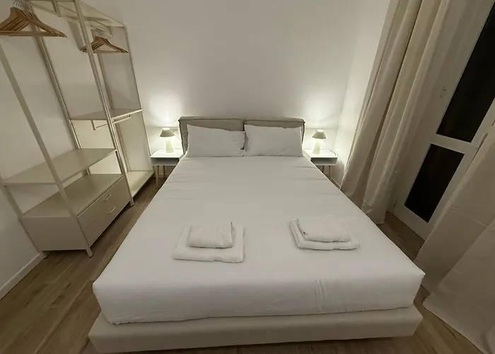 Nyaraló Newly Renovated 2Br Near Bocconi & Metro *