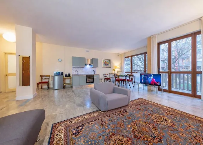 - Spacious And Bright Apartment, Elegant Area * 밀라노