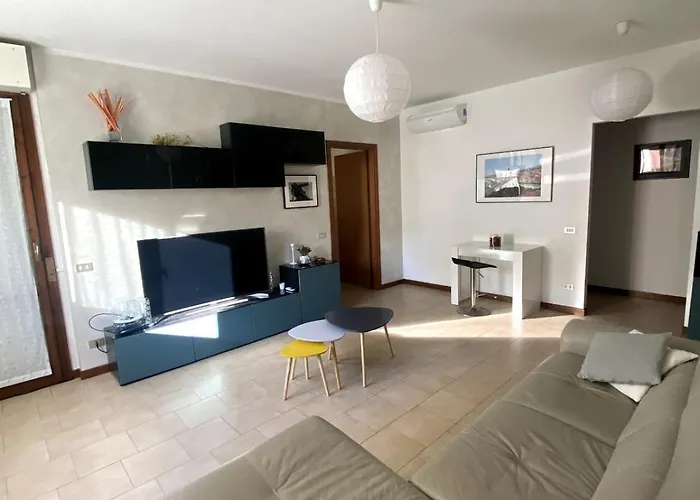 Duo Living, Spacious Comfortable 5 Minutes From Lancetti * ميلان
