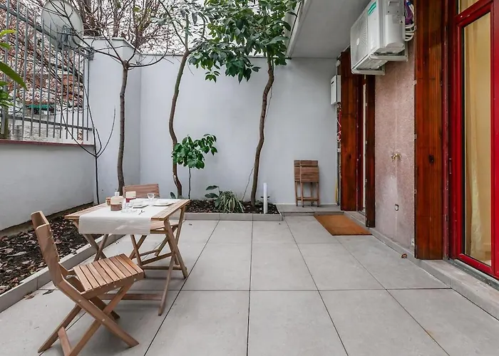 Luxury 2-bedroom Station