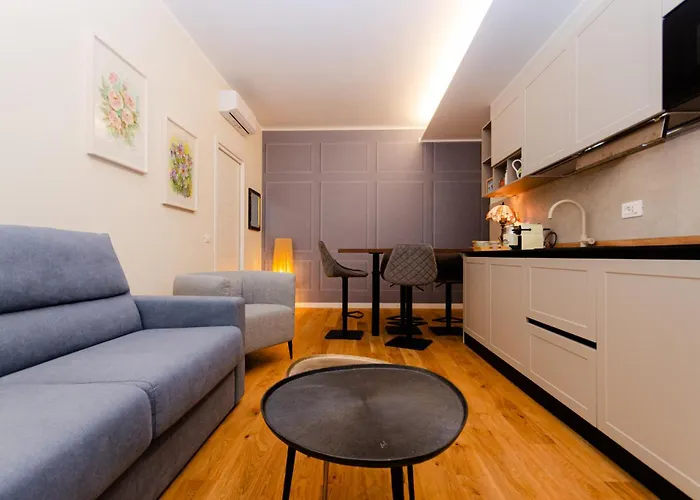 Lejlighed Costanza Home, Moderno Ed Elegante Nel Cuore Della Citta Di Milano, Nuova Metro Blu, Comodo Per Duomo, San Siro E Rho Fiera