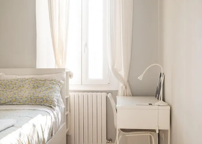 Navigli - Leo Brothers - Tibaldi 14 Milánó