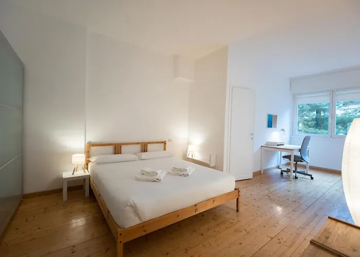 Parking, 2 Min To Metro, 8 Min To Rho Fair Apartment *