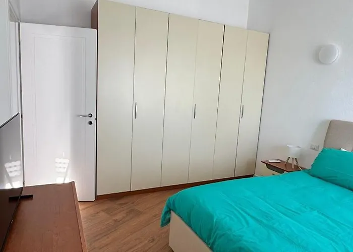 アパート Modern And Bright Two-room Above The M3 Metro ミラノ