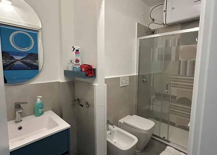 Metro Piazza Repubblica, 8 Min Walk To Station *