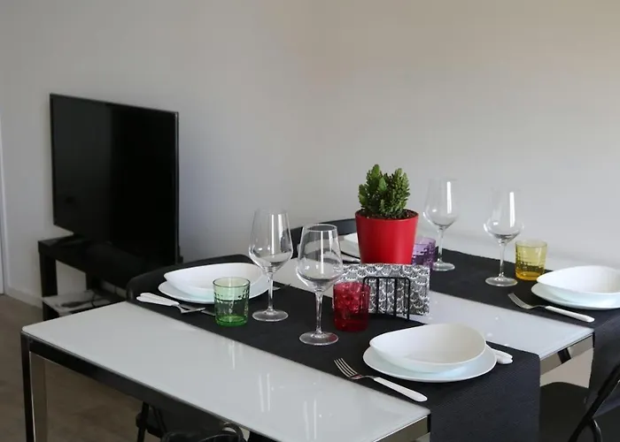 Lovely Very Near Zara Metro Station M3m5