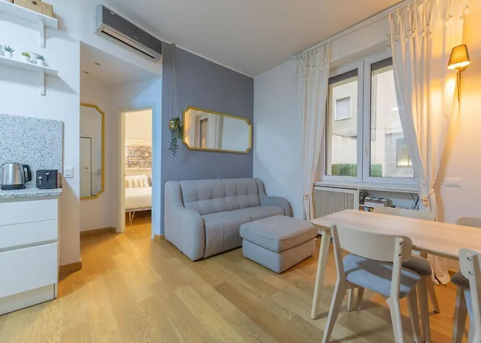 Apartment Cenacolo, Corso Magenta, Milan's Historic Center