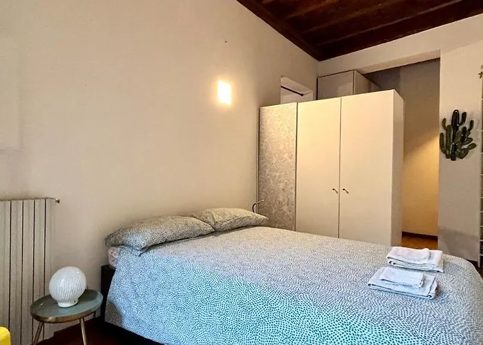 Milan's Secret Courtyard - Historic Center Apartment