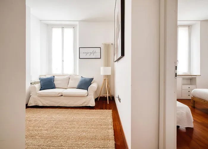 Elegant - Lorenteggio Apartment Milan