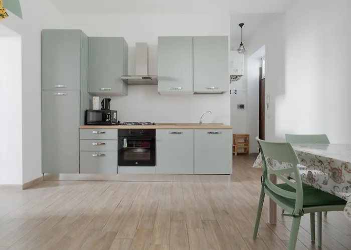 Guesthost - Grey & Flat