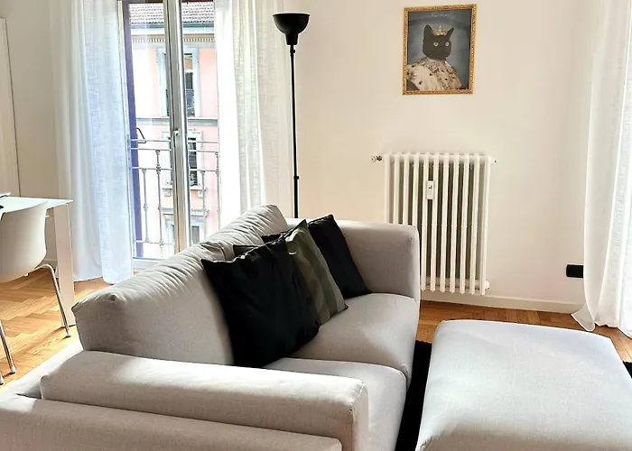 Sandrix - Stylish And Exclusive In Tricolore *