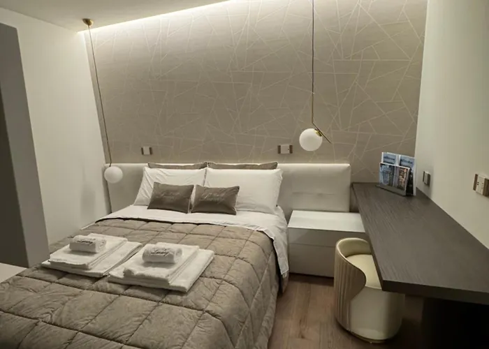 Luxury - Metropolitana M4- San Babila -stadio San Siro - Duomo - Aeroporto Linate - Castello Sforzesco