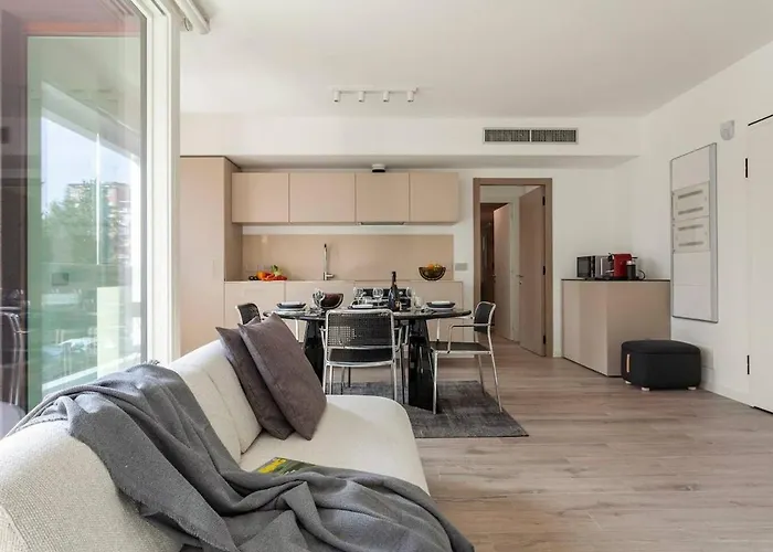 Luxury With Gym Near Citylife Metro Portello