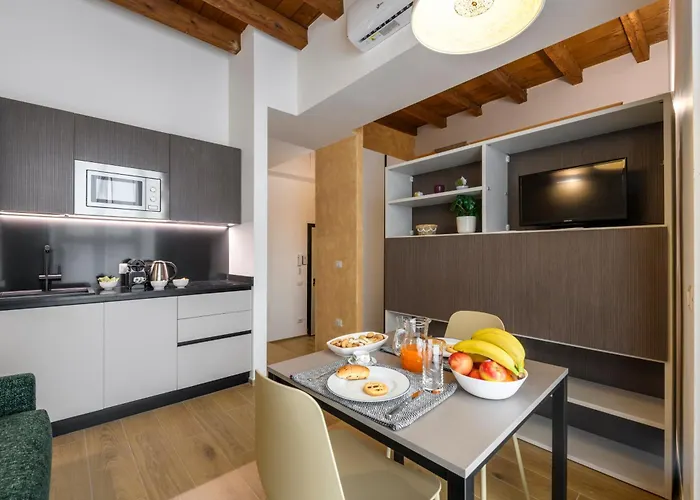 Cesariano, 11 - In Vibrant Via Cesariano Daire *