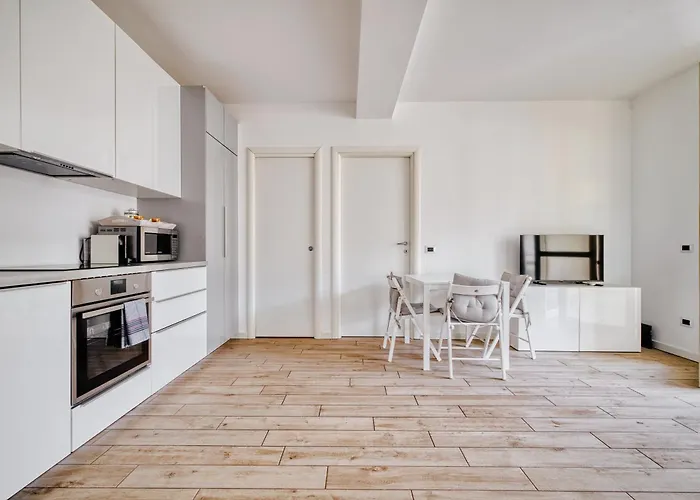 Just Urban - Bright With Terrace - M4 Tolstoj Milan