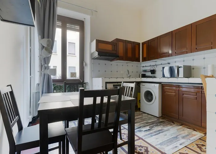 Guesthost - Porta Romana Lovely ミラノ