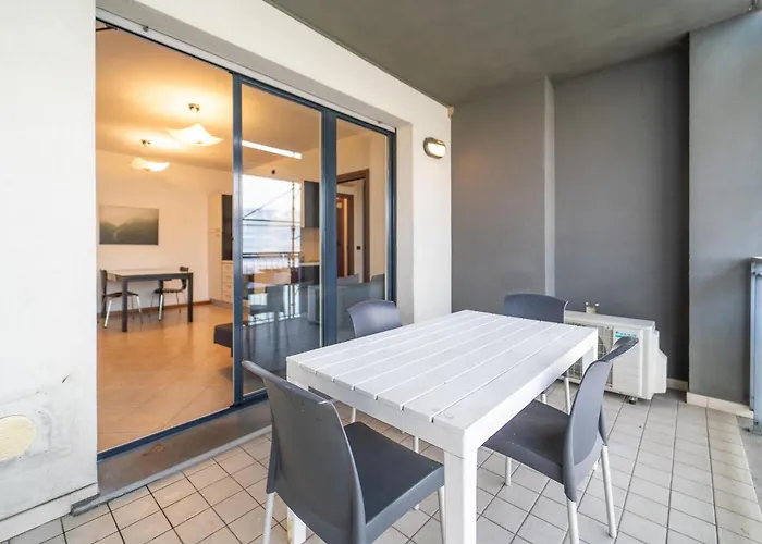 Moderno Con Garage, Wi-fi, Aria Condizionata E Terrazzo