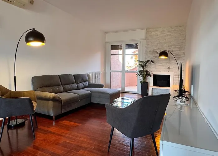 Panoramic Penthouse With Terrace In * 米兰