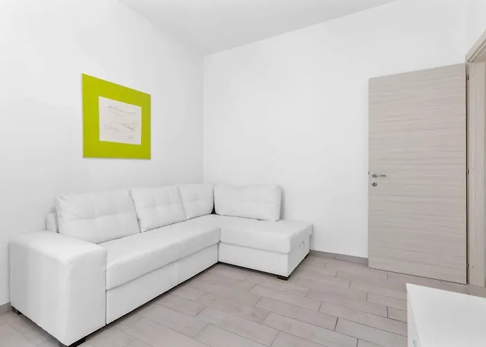 - Parking And Free Wifi Apartmán Milán