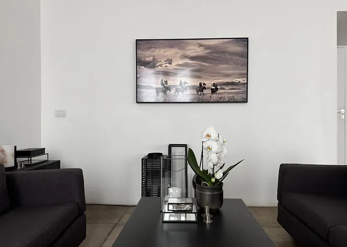 Urban Retreat Minutes Away From Duomo Cathedral *