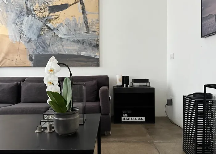 Urban Retreat Minutes Away From Duomo Cathedral