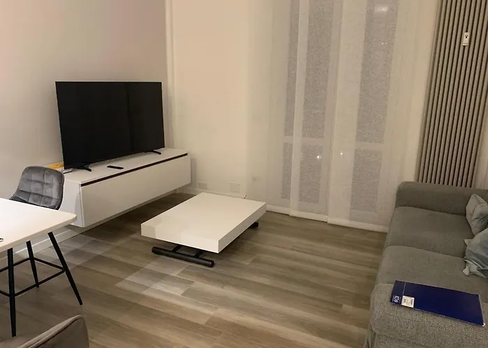 Two-room In The Navigli&tortona Area 아파트 *
