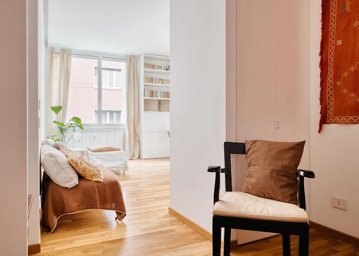 Just Urban - Exclusive 1br Center With Balcony