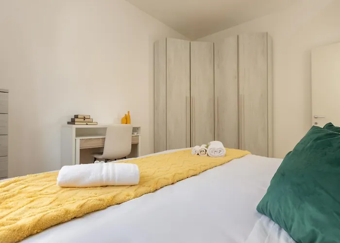 Artstay - Near Metro, Train Station, Isola Apartment Mailand