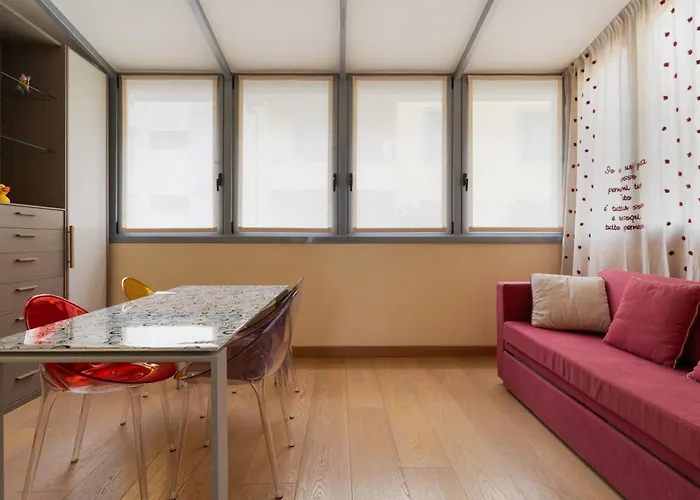 Apartment Duomo - San Babila - Elegante Trilocale Con Balcone