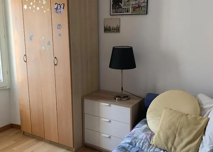 With Private Bathroom In The Center Of Lägenhet